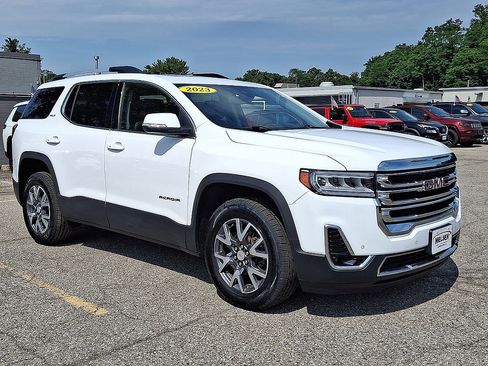 Used 2023 GMC Acadia SLT w/ Preferred Package AWD/4WD image 2