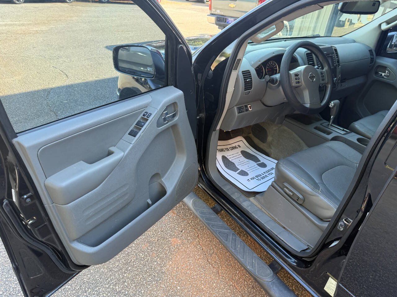 Used 2015 Nissan Frontier SL w/ Moonroof Package RWD image 10