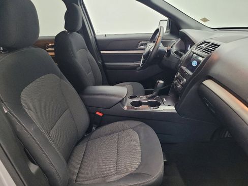 Used 2019 Ford Explorer XLT w/ Equipment Group 201A FWD image 21