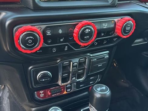 Used 2021 Jeep Wrangler Unlimited Rubicon AWD/4WD image 30
