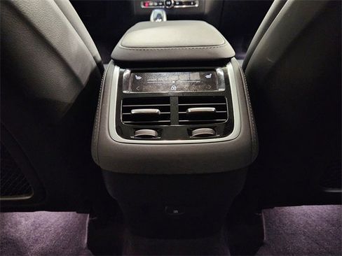 Used 2025 Volvo XC90 B6 Plus image 31