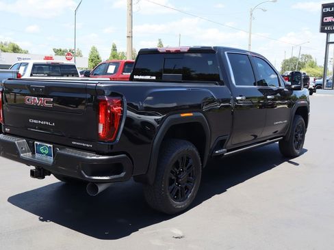 Used 2022 GMC Sierra 2500 Denali w/ Denali Black Diamond Edition AWD/4WD image 9