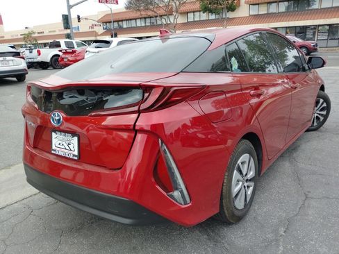 Used 2018 Toyota Prius Prime Premium w/ Carpet Mat Package image 2