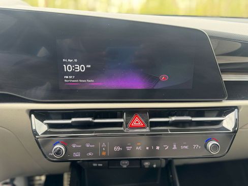 Used 2023 Kia Niro Wave FWD image 12