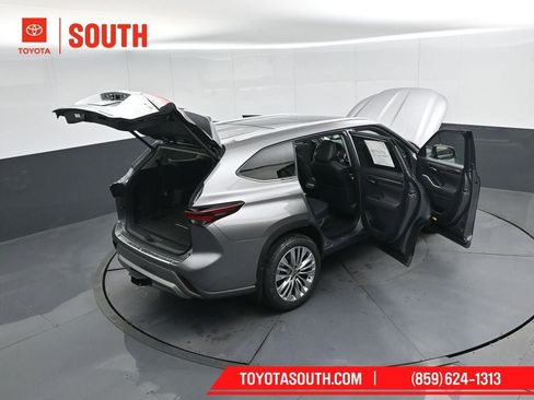 New 2026 Toyota Highlander Platinum image 61