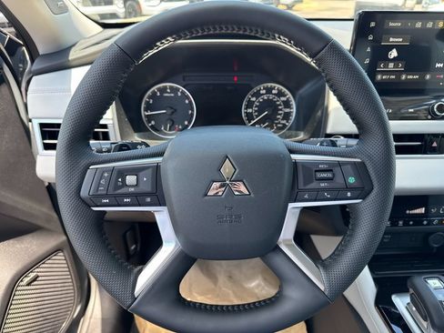 New 2026 Mitsubishi Outlander SE FWD image 8