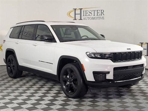 Certified 2023 Jeep Grand Cherokee L Altitude image 2