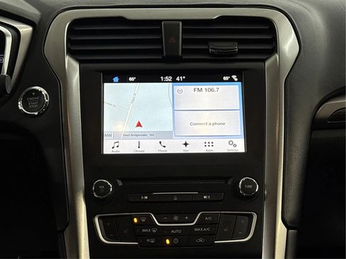 Used 2018 Ford Fusion SE w/ Fusion SE Technology Package image 19