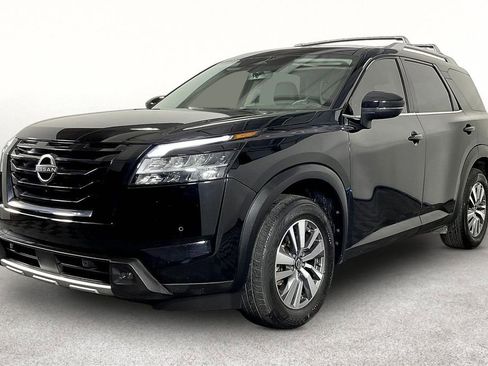 Used 2023 Nissan Pathfinder SL w/ Lighting Package (N92) FWD image 15