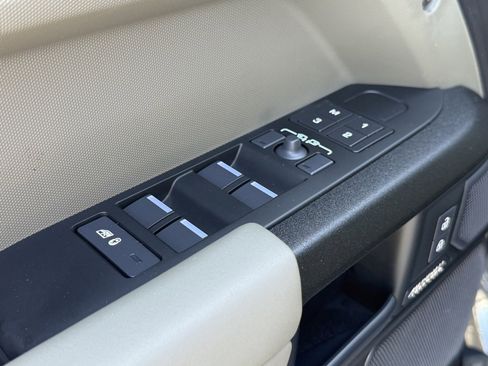 New 2025 Land Rover Defender 110 image 9