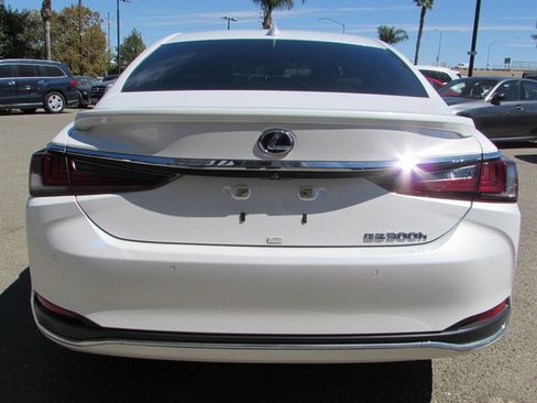 Used 2021 Lexus ES 300h w/ Accessory Package FWD image 6