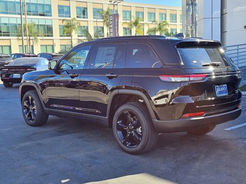 New 2025 Jeep Grand Cherokee Limited w/ Luxury Tech Group II image 5