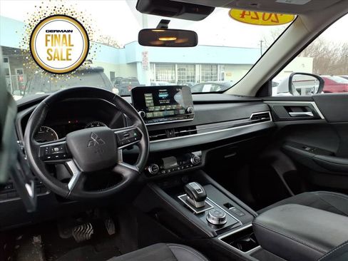 Used 2024 Mitsubishi Outlander SE image 10