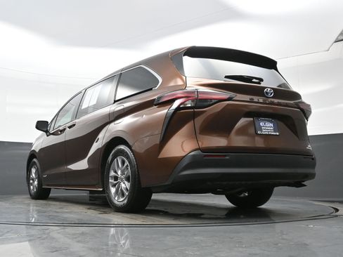 Used 2021 Toyota Sienna LE image 12
