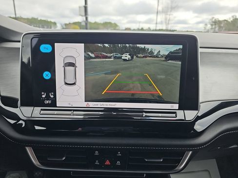 Used 2024 Volkswagen Atlas Cross Sport SE image 27