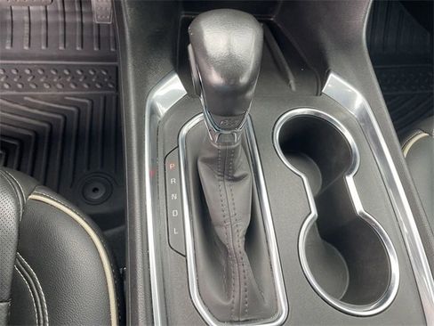 Used 2022 Chevrolet Traverse Premier w/ Redline Edition image 16