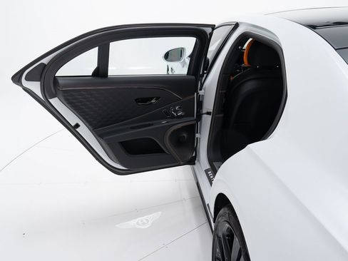 Used 2025 Bentley Flying Spur Plug-In Hybrid image 21