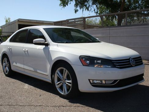 Used 2015 Volkswagen Passat 1.8T SE FWD image 2