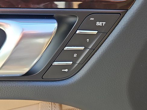 Certified 2026 Porsche Macan AWD/4WD image 18