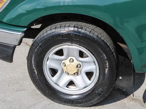 Used 2002 Toyota Tacoma 2WD Xtracab image 5