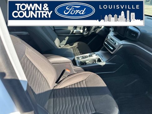 Used 2021 Ford Explorer XLT w/ Class III Trailer Tow Package AWD/4WD image 19