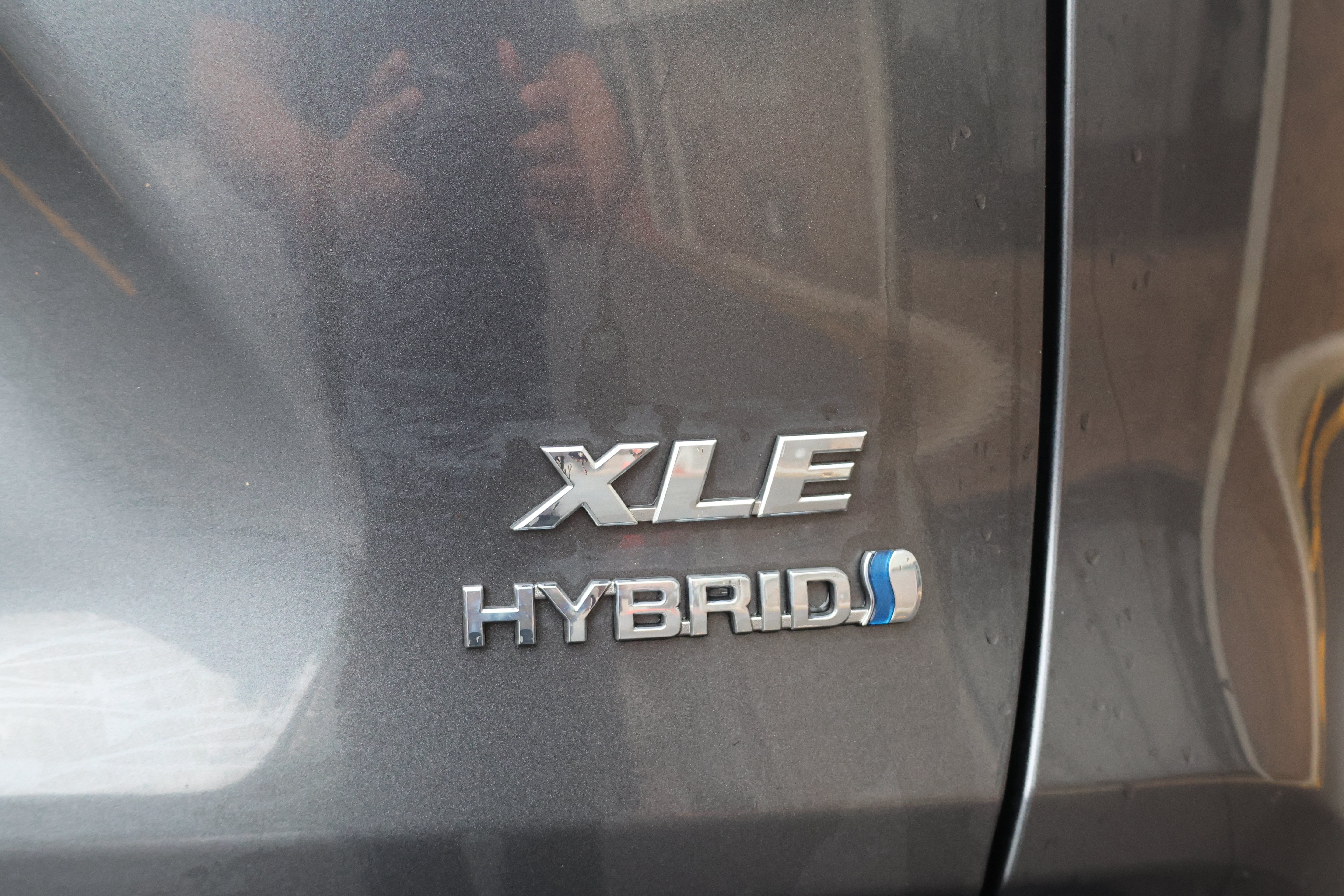 Used 2021 Toyota RAV4 XLE Premium AWD/4WD image 5