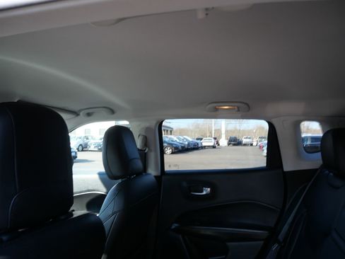 Used 2018 Jeep Compass Latitude w/ Cold Weather Group image 21