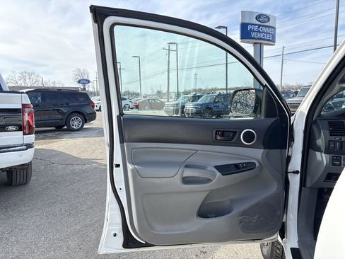 Used 2013 Toyota Tacoma 4x4 Access Cab V6 w/ SR5 Pkg image 21