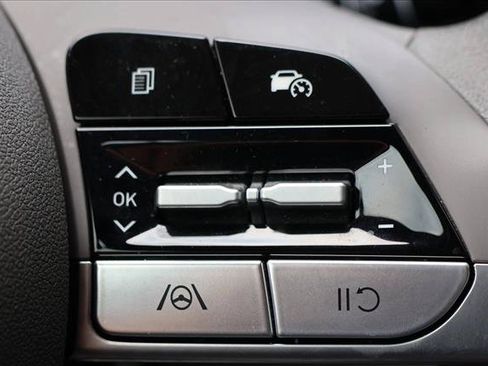 Used 2024 Hyundai Elantra SEL FWD image 16
