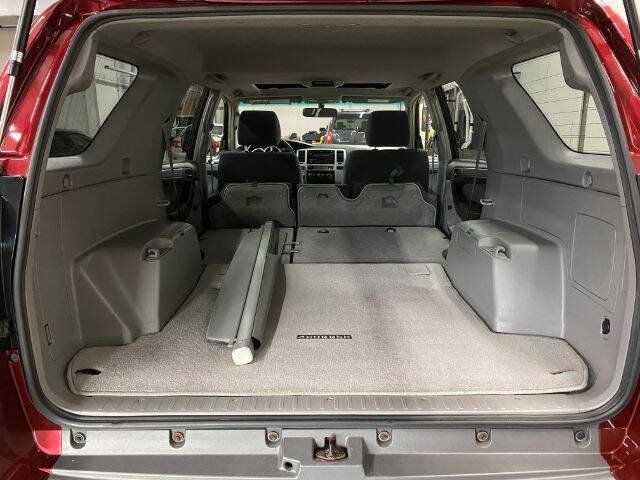 Used 2005 Toyota 4Runner SR5 AWD/4WD image 16
