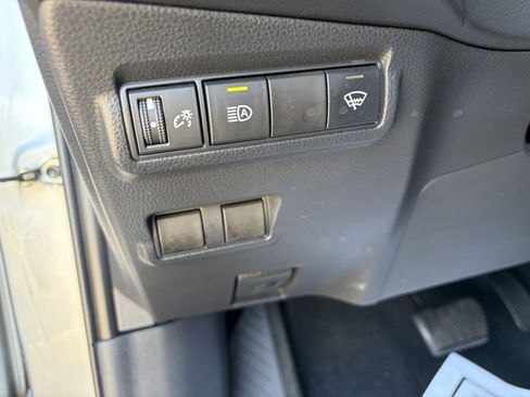 Used 2022 Toyota Corolla Cross LE AWD/4WD image 27