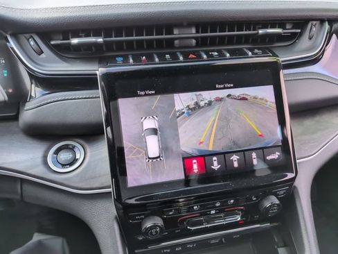 Used 2023 Jeep Grand Cherokee 4WD 4xe w/ Luxury Tech Group II image 15