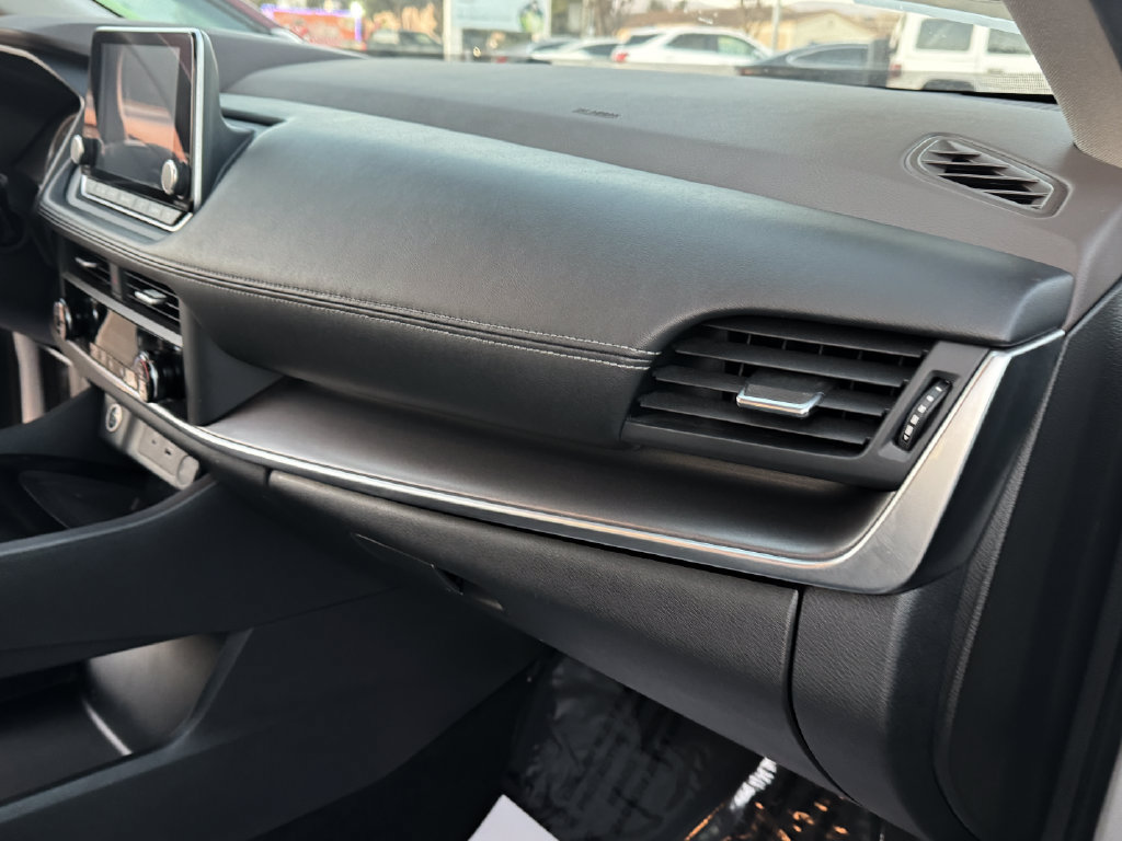 Used 2023 Nissan Rogue SV AWD/4WD image 19