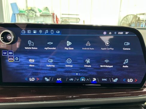 Used 2025 Chevrolet Traverse Z71 AWD/4WD image 33