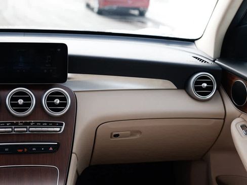 Used 2021 Mercedes-Benz GLC 300 GLC 300 image 23