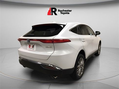 Used 2024 Toyota Venza Limited image 3