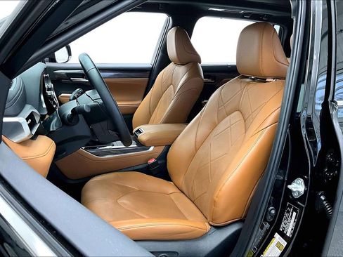 Used 2023 Toyota Highlander Platinum image 26