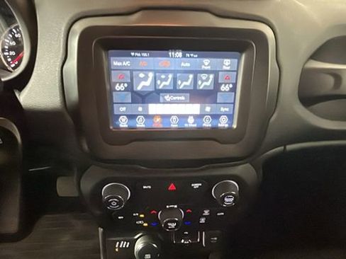 Used 2020 Jeep Renegade Latitude w/ Cold Weather Group AWD/4WD image 24