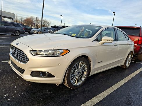 Used 2013 Ford Fusion SE image 2
