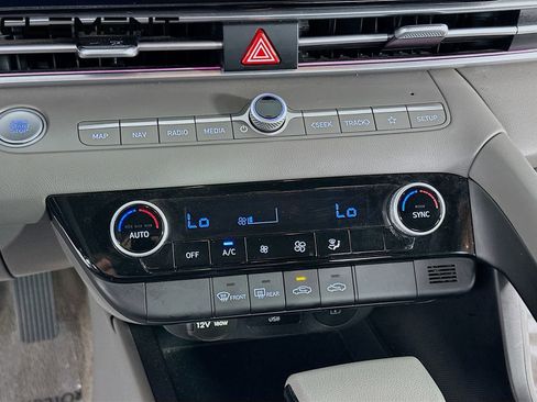 Used 2024 Hyundai Elantra SEL FWD image 22