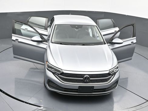 Used 2024 Volkswagen Jetta SE image 39