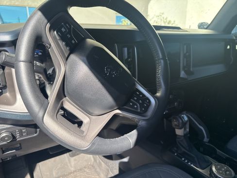 Used 2022 Ford Bronco Outer Banks image 6