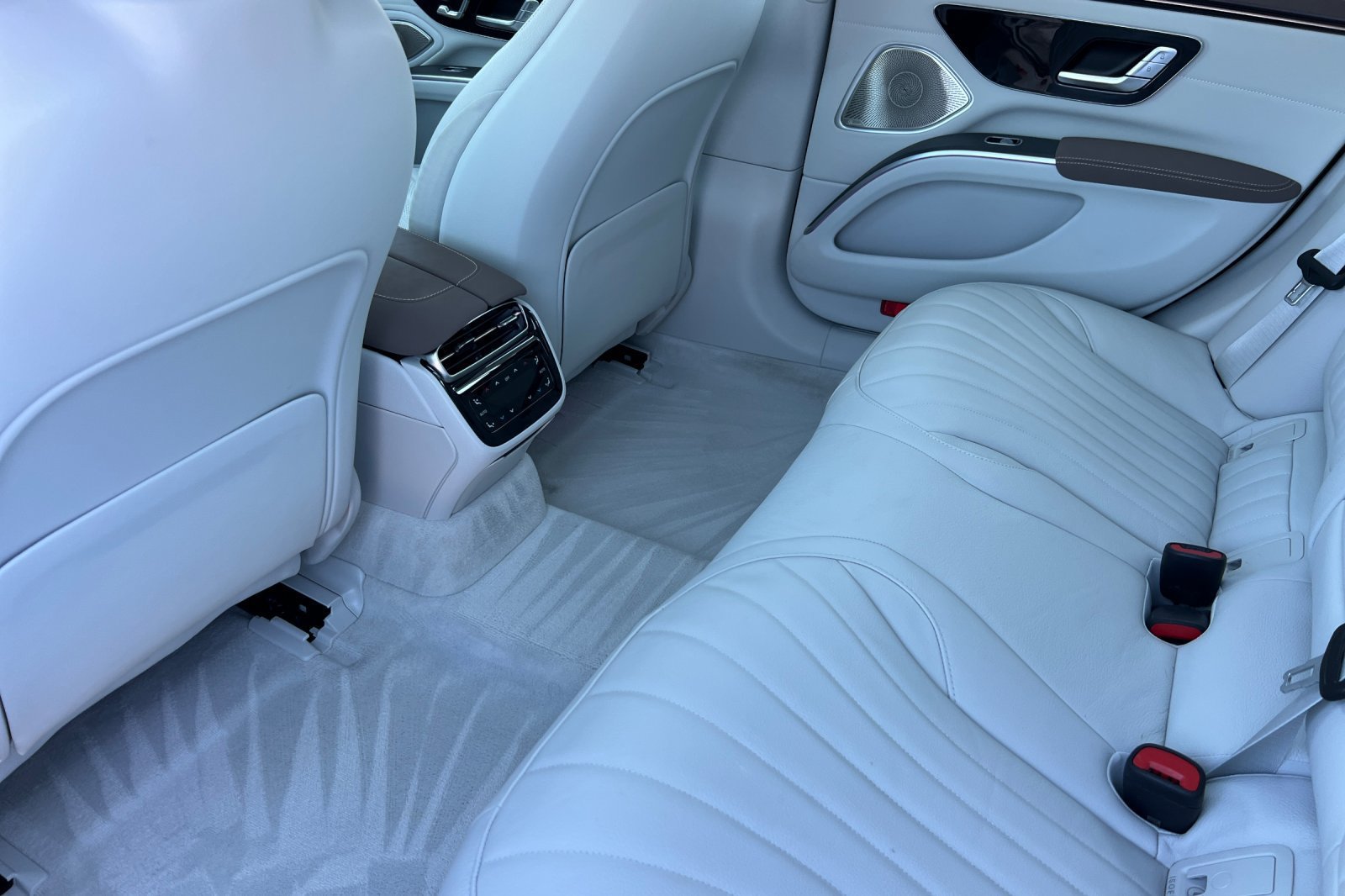 Used 2022 Mercedes-Benz EQS 450+ Sedan image 4