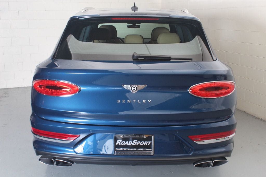 Used 2022 Bentley Bentayga AWD/4WD image 4