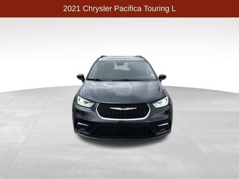 Used 2021 Chrysler Pacifica Touring-L FWD image 2