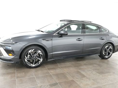 Used 2024 Hyundai Sonata SEL w/ Convenience Package FWD image 2
