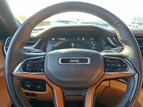 Used 2023 Jeep Grand Cherokee Summit image 20