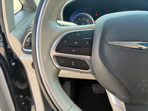 Used 2019 Chrysler Pacifica Limited FWD image 14