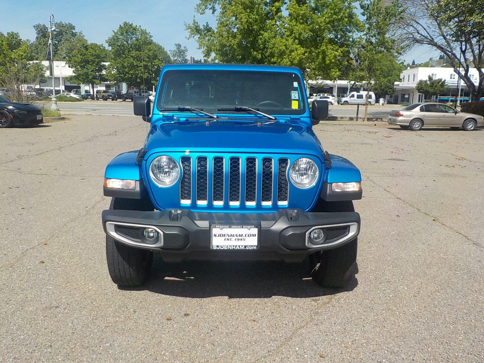 Used 2023 Jeep Gladiator Overland w/ Popular Equipment Package AWD/4WD image 3