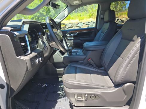 Used 2023 GMC Sierra 1500 Denali w/ Denali Reserve Package AWD/4WD image 17